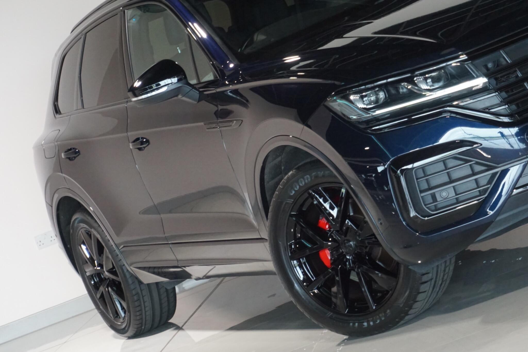 Volkswagen Touareg 3.0 TDI V6 R-Line SUV 5dr Diesel Tiptronic 4Motion Euro 6 (s/s) (286 ps)